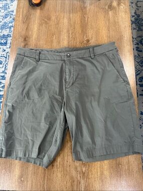 Lululemon Commission Short 9" *Qwick Chino shorts like new size 36 sage grey
